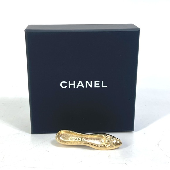 Buy Chanel CC Round Brooch Gold Plated | Maxuria CHANEL Authentic Gold Brooch